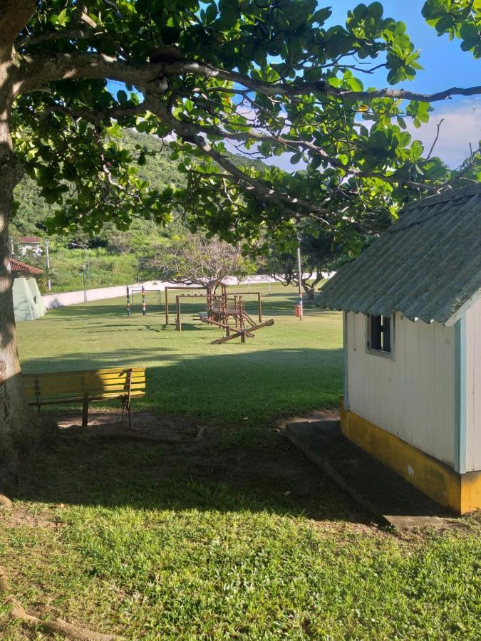 Casa Agradavel Com Piscina Em Condominio Fechado *